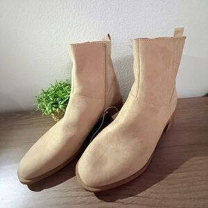 Universal Thread Beige Ankle Booties